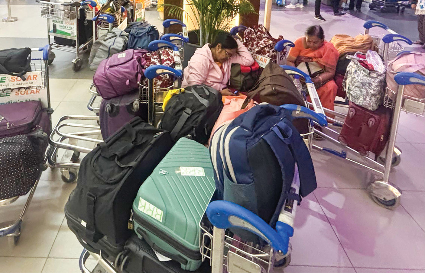 ઇન્ડિગોની મુશ્કેલી વધી! તાત્કાલિક રિફંડ આપવા સરકારનો આદેશ, સુપ્રીમ કોર્ટમાં PIL 2 - image