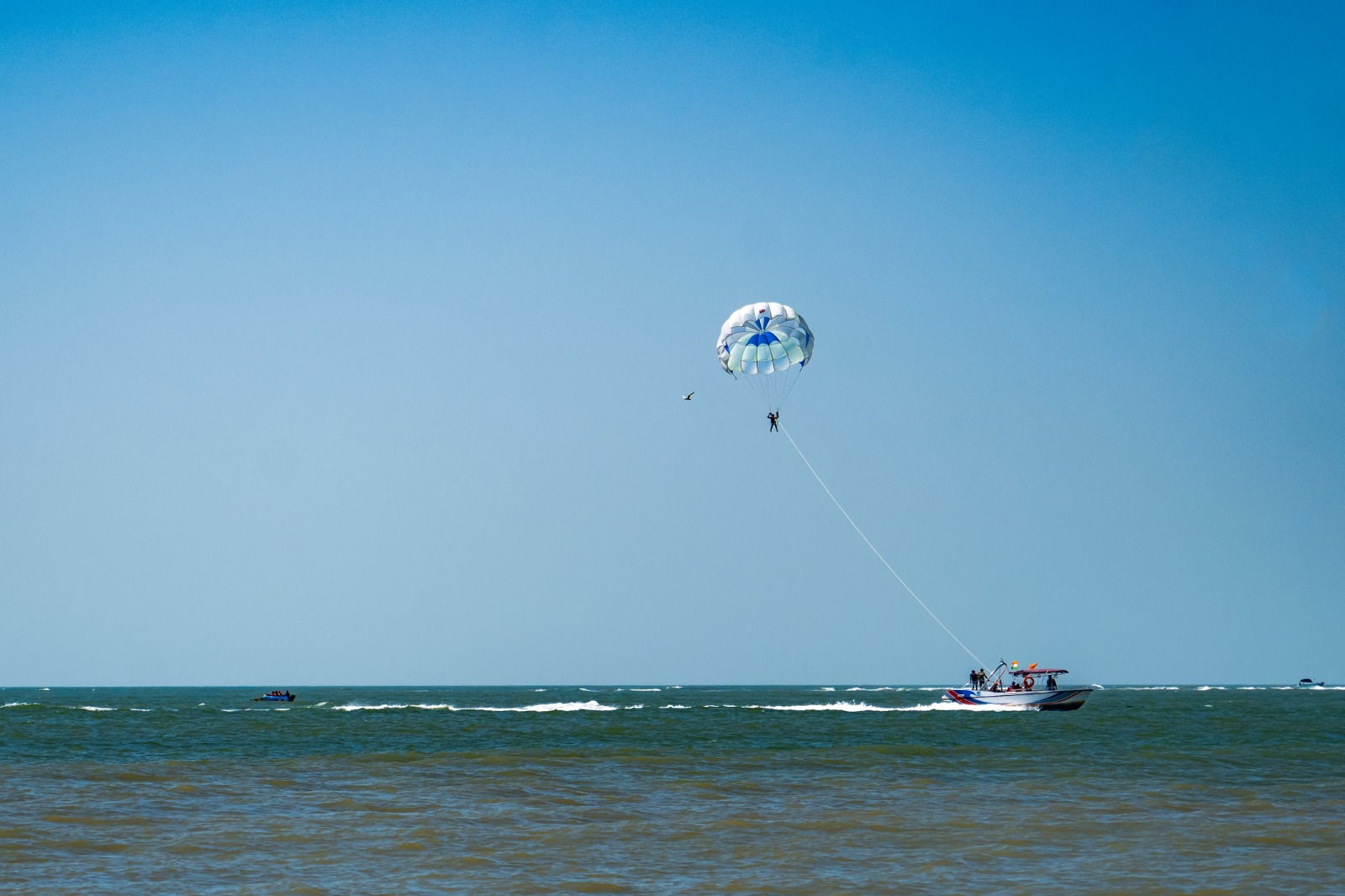 દ્વારકા: શિયાળાની સિઝનમાં શિવરાજપુર બીચ સોળે કળાએ ખીલ્યો, પ્રવાસીઓનો ધસારો, 2 વર્ષમાં 13 લાખ પ્રવાસીઓ ઉમટ્યા 4 - image