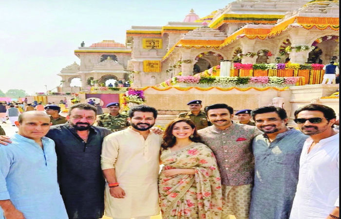 SOCIAL સર્કલ . SOCIAL સર્કલ .