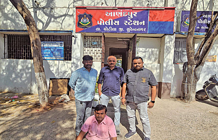 ચોટીલાના ગુંદા ગામે 13 વર્ષથી પ્રેક્ટિસ કરતો બોગસ ડોક્ટર ઝડપાયો 1 - image