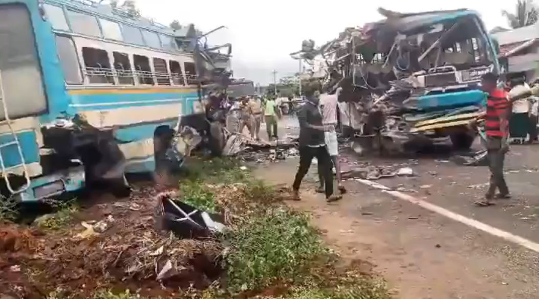 તમિલનાડુમાં બે બસ વચ્ચે ભયાનક ટક્કર, 6 લોકોના મોત, 30 મુસાફર ઈજાગ્રસ્ત 2 - image