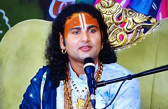 મહિલાઓ અંગે અભદ્ર ટિપ્પણી મામલે પ્રસિદ્ધ કથાવાચક અનિરુદ્ધાચાર્યની મુશ્કેલી વધી, કોર્ટે ફરિયાદ સ્વીકારી 1 - image