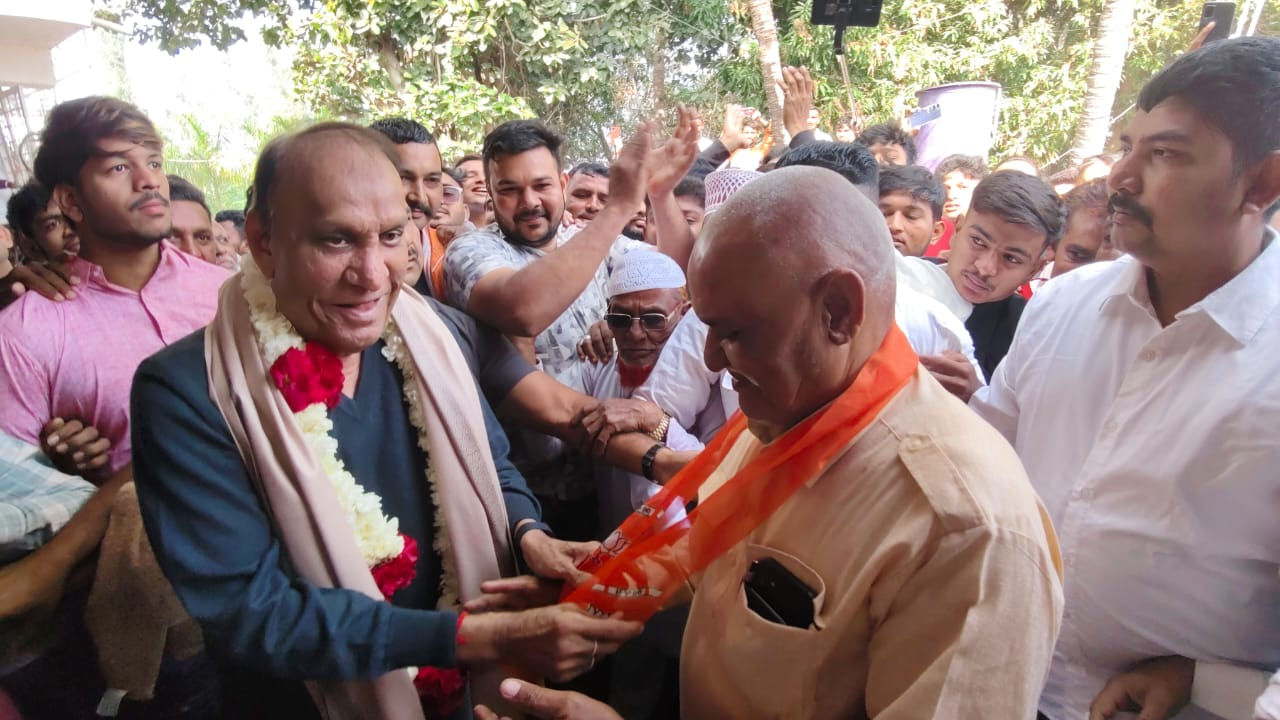 પંચમહાલ: શહેરા પાલિકાના અપક્ષ સભ્ય અજીત શેખ 1000 મુસ્લિમ કાર્યકરો સાથે ભાજપમાં જોડાયા 2 - image