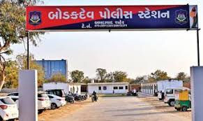 સાઇટના ત્રીજા માળેેથી પટકાતા શ્રમિકના મોત મામલે ગુનો નોંધાયો 2 - image