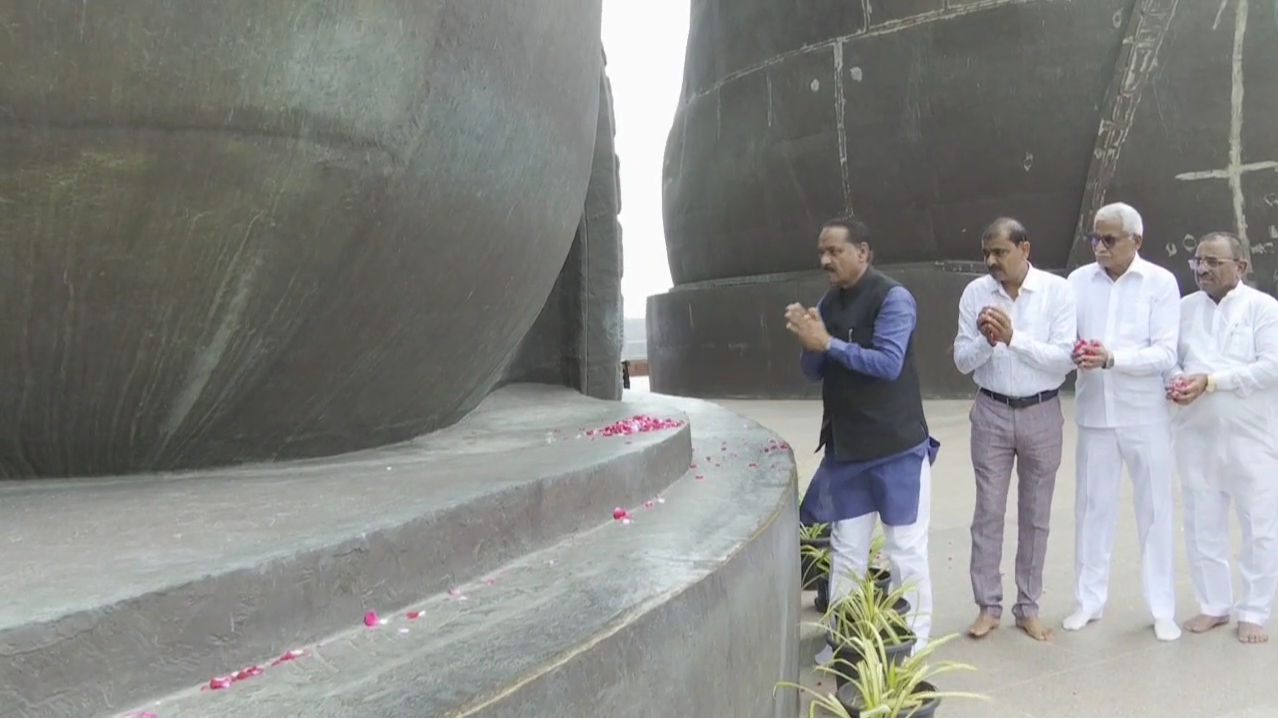 Video: કોંગ્રેસ MLAના સૂર બદલાયા, PM મોદી-ભાજપના વખાણ કર્યા, રાજકીય અટકળો શરુ 3 - image