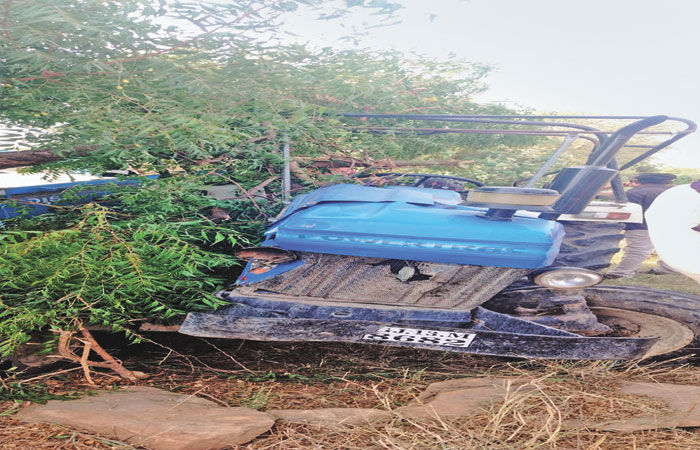 ટ્રેકટરની ટ્રોલી સાથે બાઈક અથડાતા મહિલા સહિત 2 વ્યક્તિના મોત 1 - image