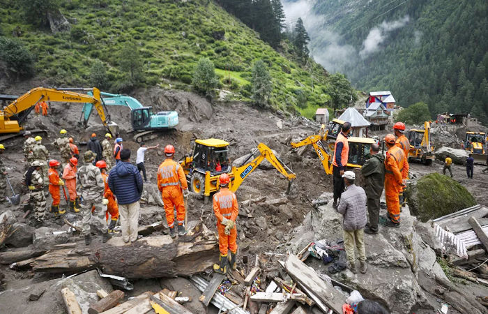 કાશ્મીર પર દુ:ખોનું આભ ફાટ્યું: ભારે વરસાદ, ભૂસ્ખલનના કારણે 5 દિવસમાં 80ના મોત 1 - image