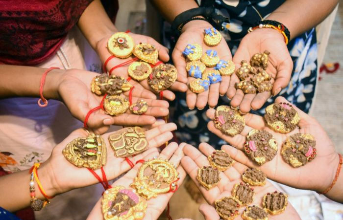 Rakhi business estimated to cross rs 200 cr in Ahmedabad 