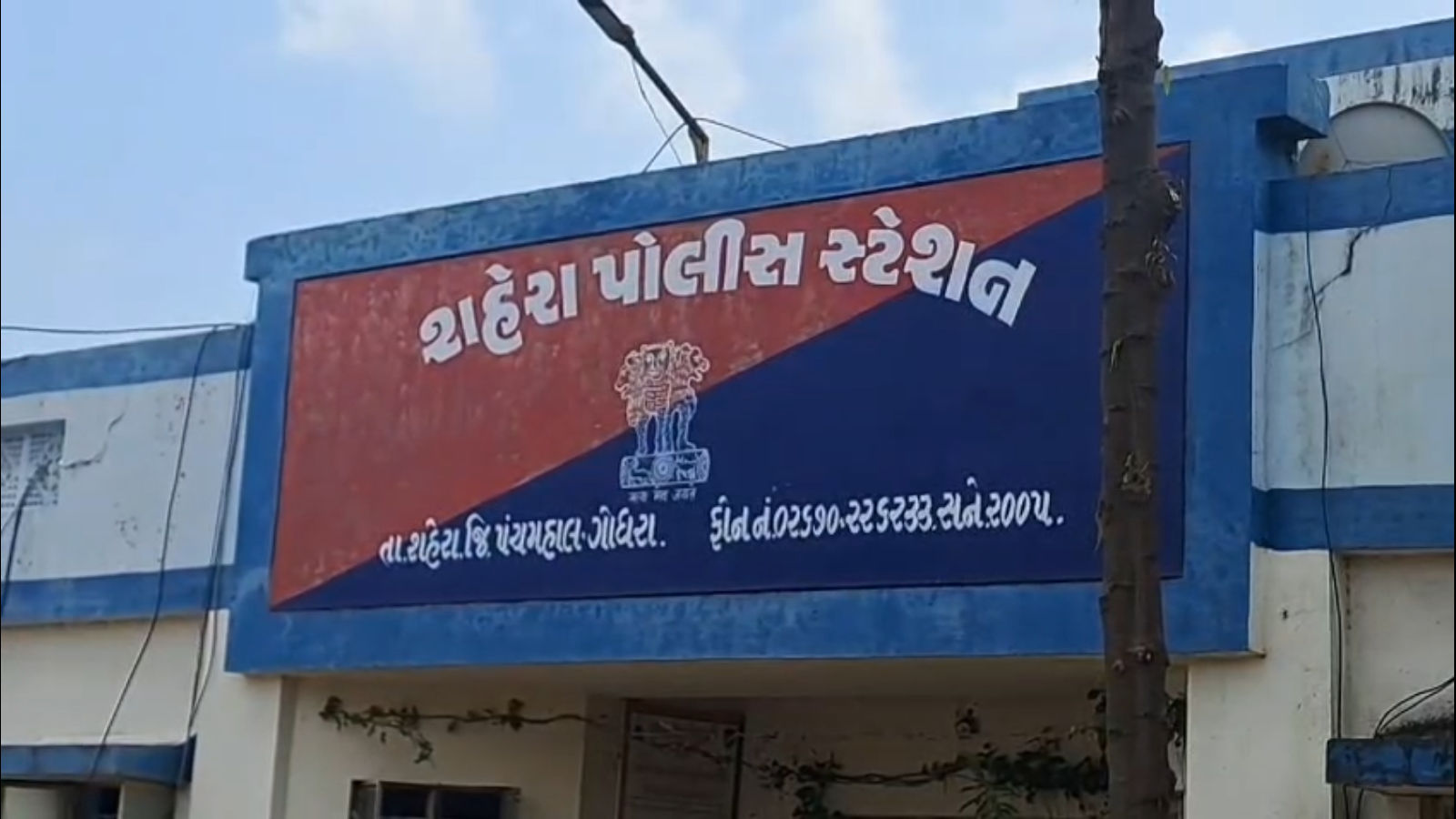 પંચમહાલમાં ઓપરેશન 'મ્યૂલ હંટ', 35 દિવસમાં 3.27 કરોડથી વધુ રકમની હેરાફેરી, પૂર્વ બ્રાન્ચ ઓફિસર સહિત 3ની ધરપકડ 3 - image
