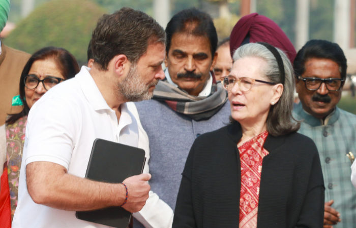 નાગરિકતા મામલે કોર્ટે સોનિયા ગાંધી અને દિલ્હી પોલીસને ફટકારી નોટિસ, જાણો શું છે આરોપ 1 - image