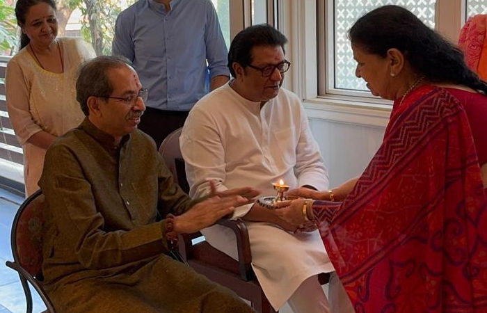 BMC ચૂંટણીમાં ઠાકરે બંધુઓ 20 વર્ષ પછી એકસાથે, કહ્યું- દિલ્હીમાં બેઠેલા લોકો મુંબઈ તોડી રહ્યા છે... 1 - image