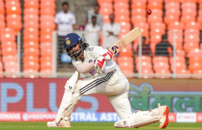 3211 દિવસ બાદ ઘરેલુ મેદાન પર રાહુલની સદી, અમદાવાદમાં કૅપ્ટન શુભમને પણ ખાસ રૅકોર્ડ બનાવ્યો 1 - image