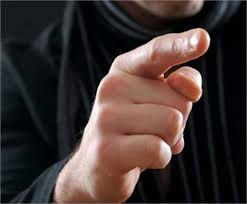 દિવાળીનું આપતા નથી,નંદેસરીમાં ધંધો નહિં કરવા દઉં..કહી સરપંચે મેનેજરને લાફો માર્યો 1 - image