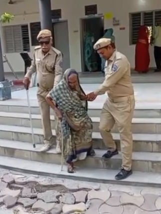 સ્થાનિક સ્વરાજની ચૂંટણી LIVE :  અમદાવાદમાં ઈવીએમ ખોટકાયું, મહેસાણાના દેલા ગામે ચૂંટણી બહિષ્કાર, ભરુચમાં મતદાન મથકે વીજળી ગુલ 4 - image