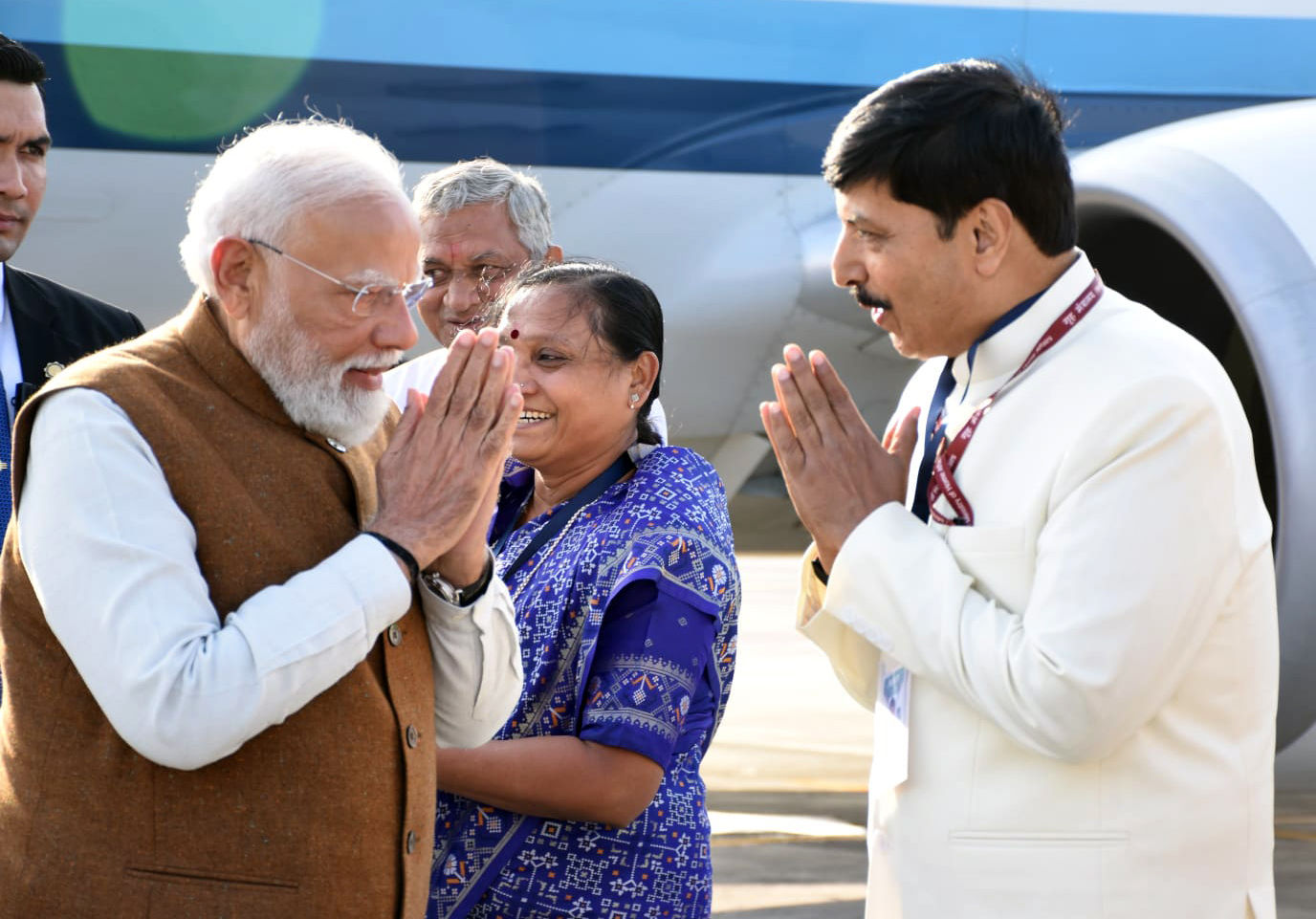 PM મોદીની અધ્યક્ષતામાં સોમનાથ ટ્રસ્ટની બેઠક પૂર્ણ, બાદમાં ઓમકાર મંત્રના જાપ કરી ડ્રોન શૉ નિહાળ્યો 3 - image