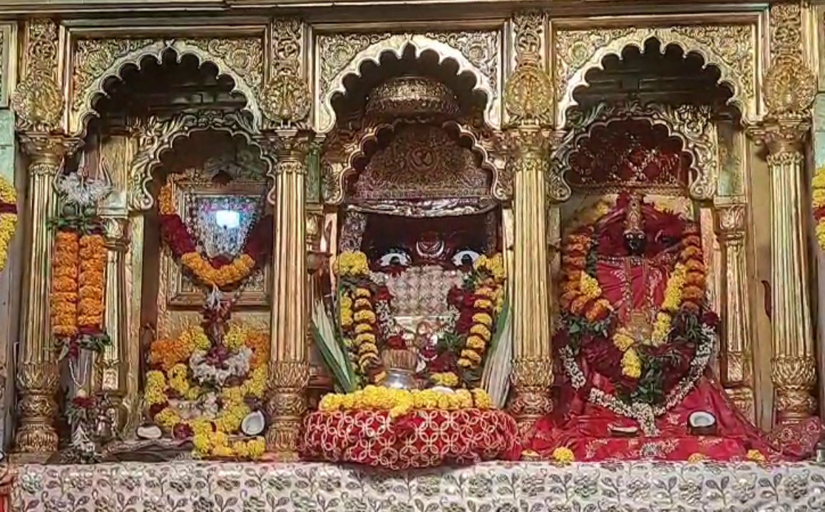 નવરાત્રિના પ્રથમ નોરતે જ મહાકાળી માતાના દર્શને ઉમટ્યાં શ્રદ્ધાળુઓ, પાવાગઢમાં ભક્તિમય બન્યું વાતાવરણ 2 - image