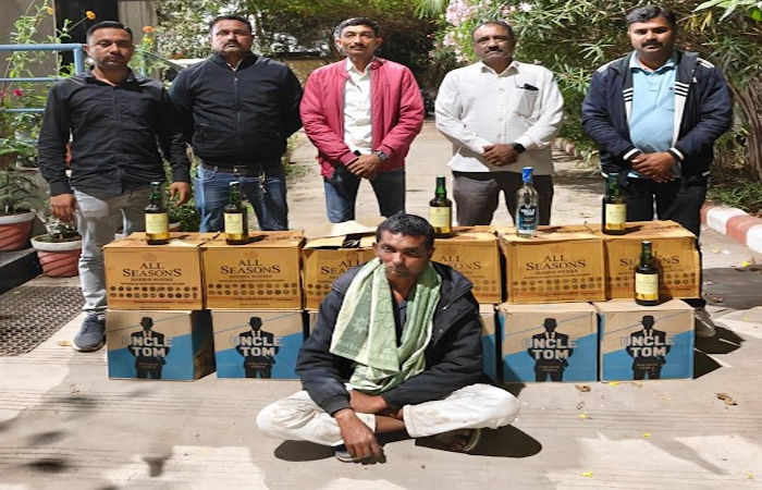 જોડીયાના તારાણાં ગામ પાસેથી કારમાં ઈંગ્લિશ દારૂની હેરાફેરી કરી રહેલો મૂળ જામનગરનો શખ્સ પકડાયો 1 - image