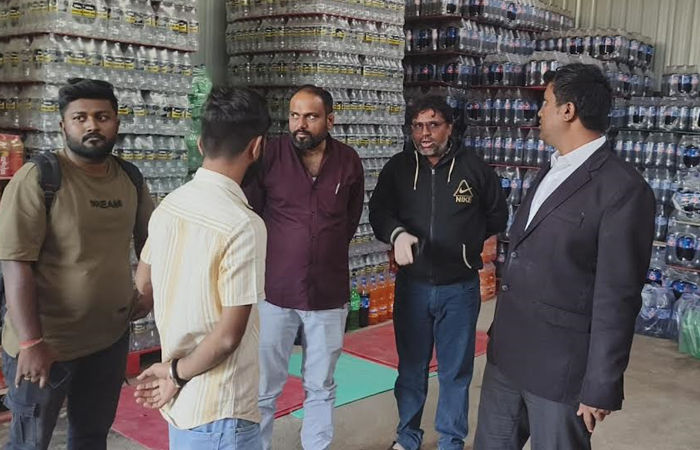 વાડે ચિભડા ગળ્યા: સુરેન્દ્રનગરના ચોટીલામાં વનકર્મીએ સરકારી જમીન પર બનાવી દીધુ ગોડાઉન, તંત્રએ સીલ મારી ગુનો નોંધ્યો 3 - image