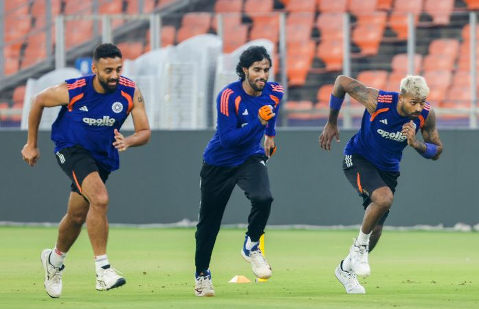 T20 વર્લ્ડ કપમાં સૌથી વધુ રન કરનારા ટોપ-5 બેટરમાં ઈશાન કિશન, બોલિંગમાં વરુણ છવાયો 1 - image