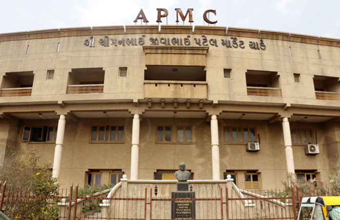 ગુજરાતની વિવિધ APMC પર ભાજપના મળતિયાઓનો કબજો, ગોડાઉનનો મફત ઉપયોગ અને ખેડૂતોને ઠેંગો 1 - image