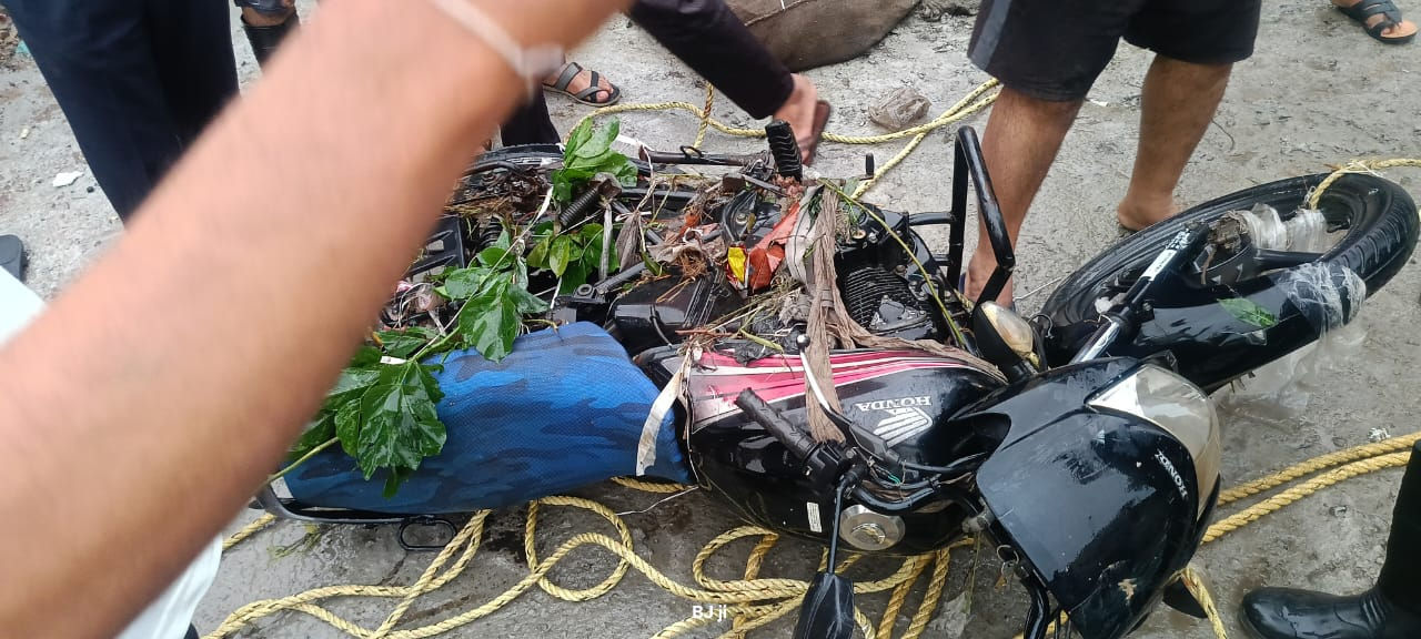 Man swept away with bike into open drain in Odhav