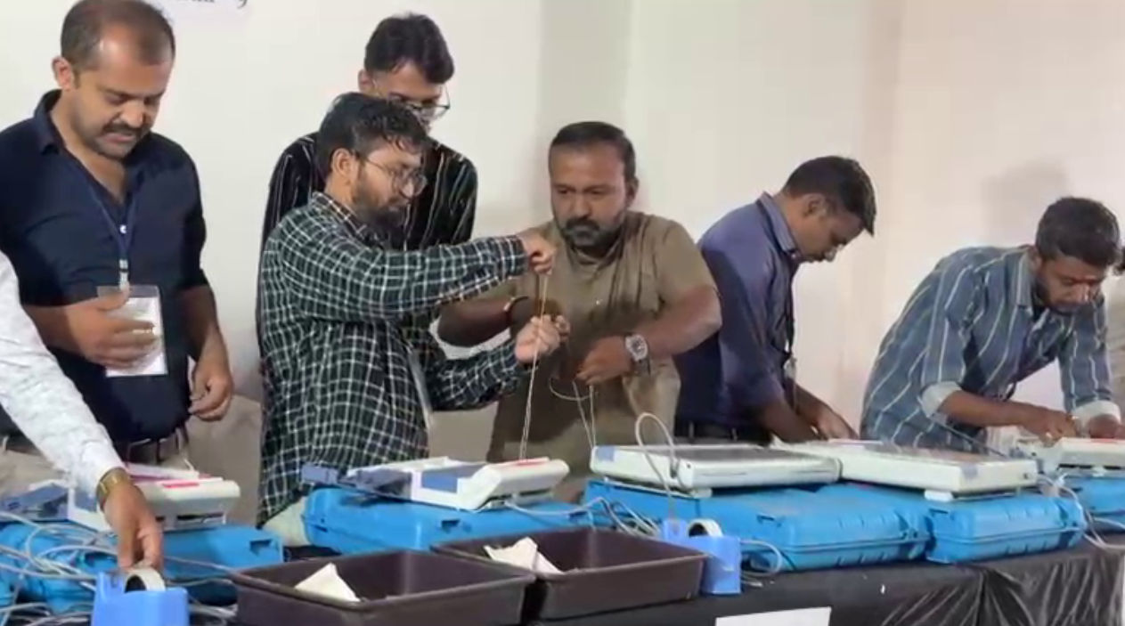 ગુજરાતમાં સ્થાનિક સ્વરાજ્યની ચૂંટણી માટે તડામાર તૈયારીઓ શરૂ, જાણો કયા જિલ્લામાં શું કરી તૈયારી 2 - image