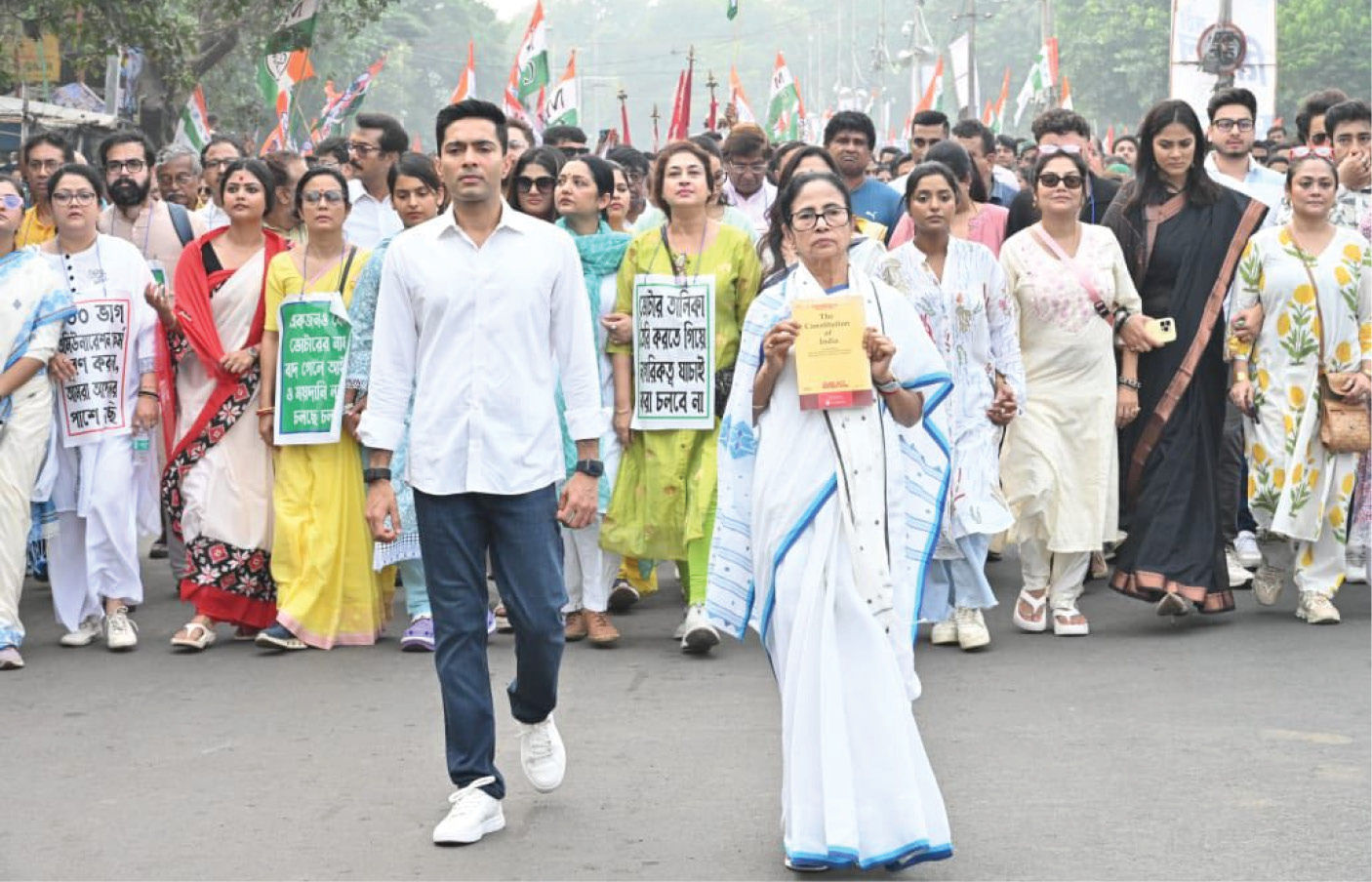 VIDEO : SIRનો બંગાળમાં વિરોધ, CM મમતા બેનરજી સહિત હજારો TMC કાર્યકરો રસ્તા પર ઉતર્યા 2 - image