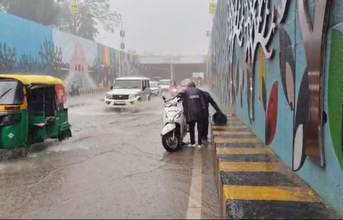 ગુજરાતમાં માવઠાનું જોર: ગાંધીનગરમાં ધોધમાર વરસાદ બાદ અનેક વિસ્તારોમાં પાણી ભરાયા 3 - image