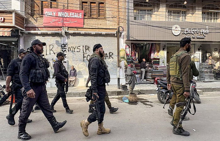 દિલ્હીમાં વિસ્ફોટ બાદ સમગ્ર કાશ્મીર ઘાટીમાંથી 1500થી વધુની અટકાયત 1 - image