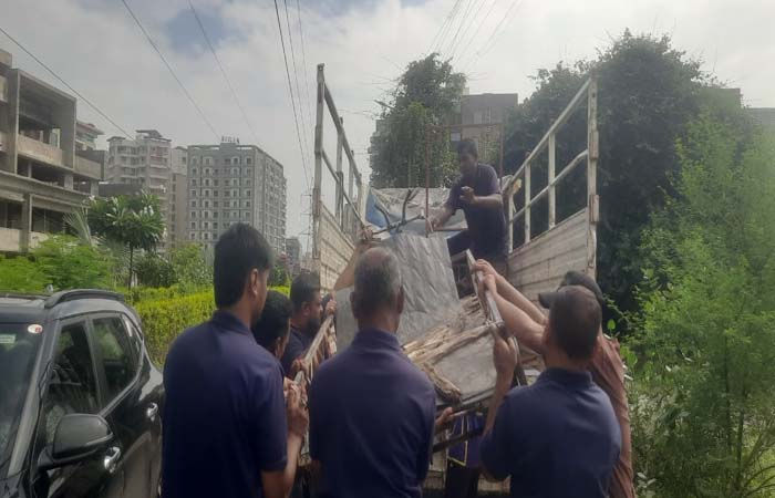 વડોદરા કોર્પોરેશને વિવિધ વિસ્તારોમાંથી લારી-ગલ્લા સહિતના દબાણો દૂર કર્યા 2 - image