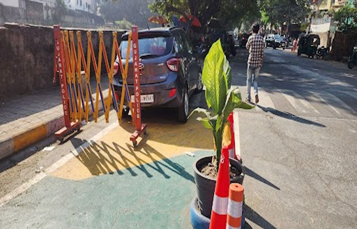 સુરતમાં સાયકલ ટુ સ્કૂલ પ્રોજેક્ટ માટે ખાસ ટ્રેક બનાવ્યો પણ ટ્રેક પર બાઈક-કારના દબાણ 1 - image