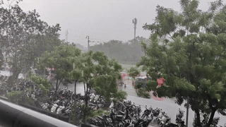 Rain batters Gujarat, alert in many regions, schools closed on Aug 27 | Gujarat  Rains Weather forecast monsoon alert schools closed - Gujarat Samachar