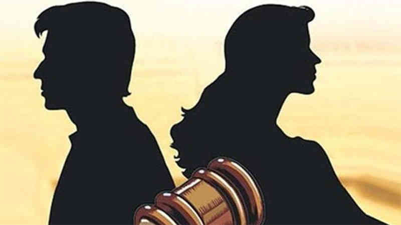 શંકા વહેમ રાખી પતિએ મોબાઇલ પડાવી માર મારી પત્નીને કાઢી મૂકી 1 - image