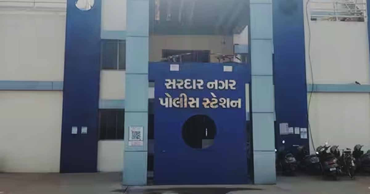 કિન્નર સાથે ડાન્સપાર્ટીમાં શારિરીક અડપલાં કરી બિભત્સ ચેનચાળા કર્યા 1 - image