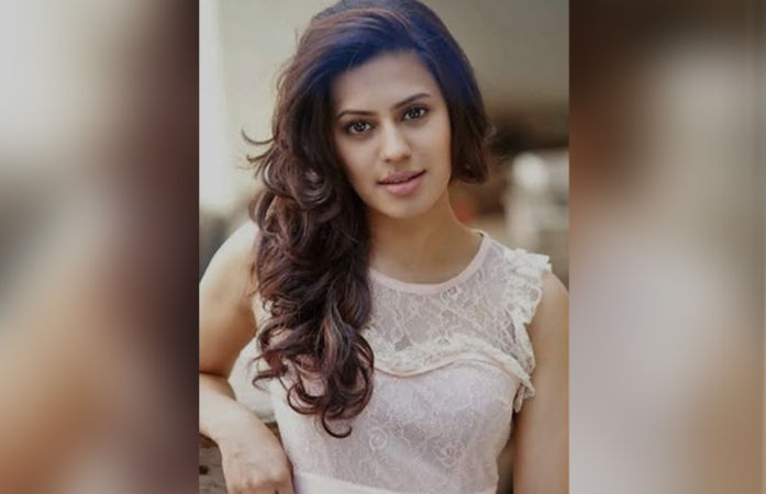 102 કરોડનું સોનું, 30 દુબઈ ટ્રિપ્સ અને IPS પિતા...