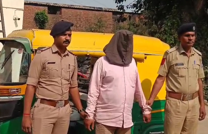 VIDEO: સ્કૂલે મુકવા જતા બાળકોને ચોકલેટની લાલચ આપી શોષણ કરવાના ગંભીર કેસમાં રિક્ષાચાલકની ધરપકડ, પોલીસ તપાસ શરૂ 1 - image