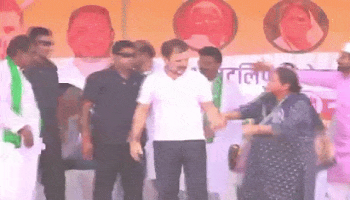 VIDEO: ચૂંટણી સભાનું મંચ તૂટ્યું, રાહુલ-તેજસ્વી સહિતના વિપક્ષી ગઠબંધનના નેતાઓ માંડ બચ્યા