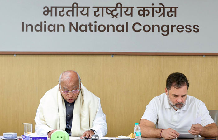 'ગોળી મારી દઈશ...', બિહારની હાર પર દિલ્હીમાં કોંગ્રેસની સમીક્ષા બેઠક, બે નેતાઓ બાખડ્યાં, જાણો સમગ્ર મામલો 1 - image