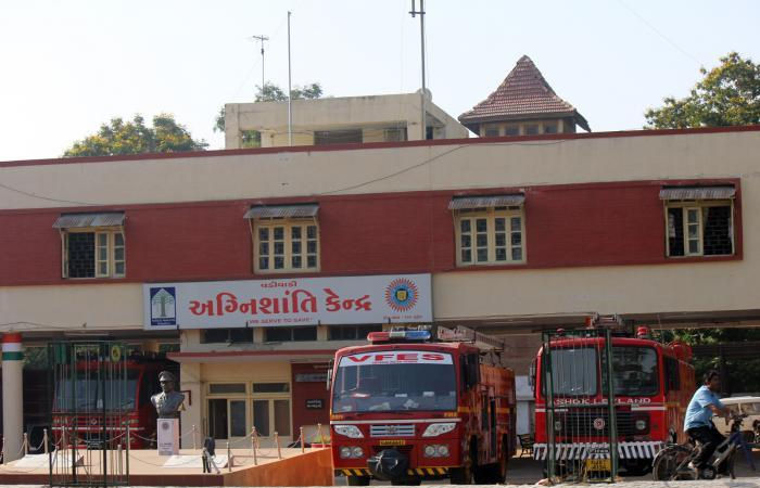 વડોદરામાં ફાયર બ્રિગેડ વિભાગમાં કોન્ટ્રાક્ટ ડ્રાઇવરોનો ઇજારો વધુ 3 મહિના લંબાવવાની દરખાસ્તથી વિવાદ 1 - image