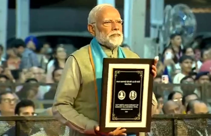 કેવડિયામાં વડાપ્રધાન મોદીએ રૂ.1220 કરોડના પ્રોજેક્ટ્સનું કર્યું લોકાર્પણ-ખાતમુહૂર્ત, 25 નવી ઈ-બસોને આપી લીલીઝંડી 1 - image