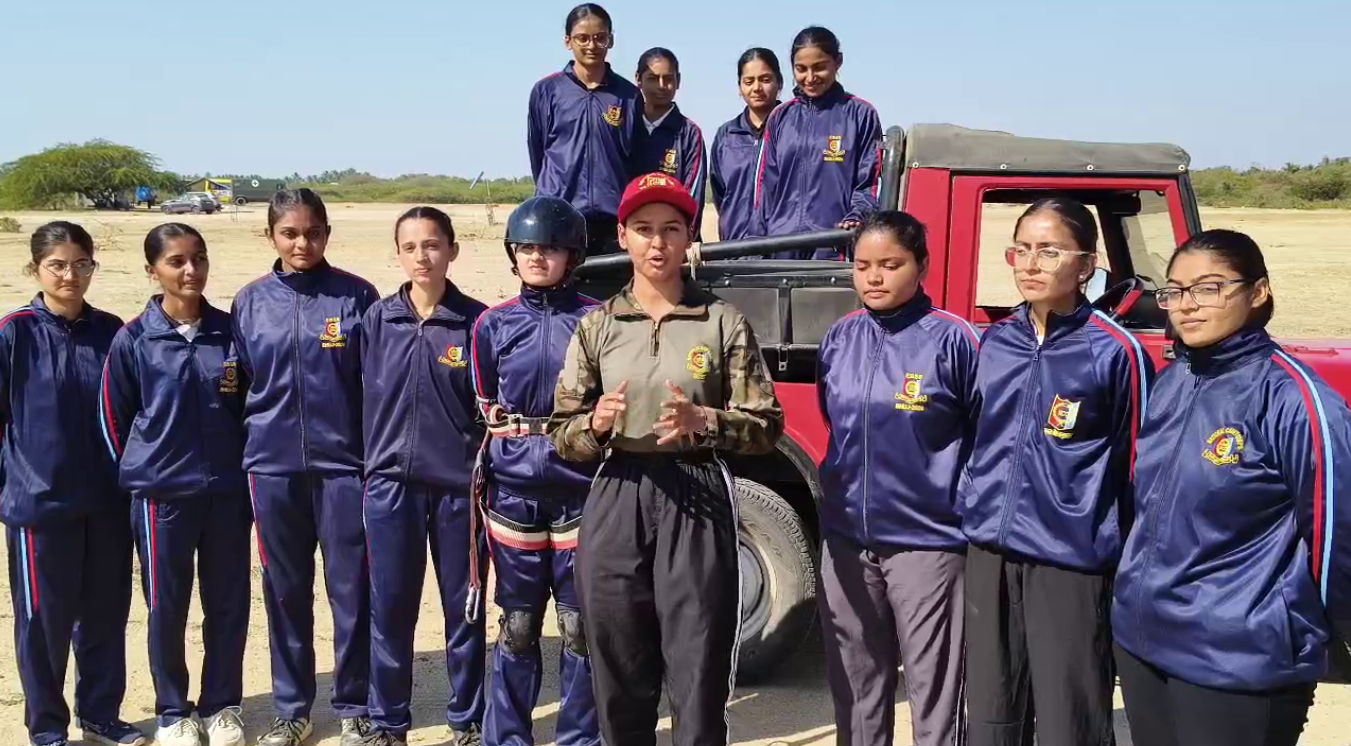 VIDEO | કચ્છ: માંડવીના દરિયાકિનારે NCC કેડેટ્સની હાઈ-ફ્લાઈંગ ઉડાન, પેરાસેઈલિંગમાં 594 કેડેટ્સે આભને આંબ્યું 3 - image