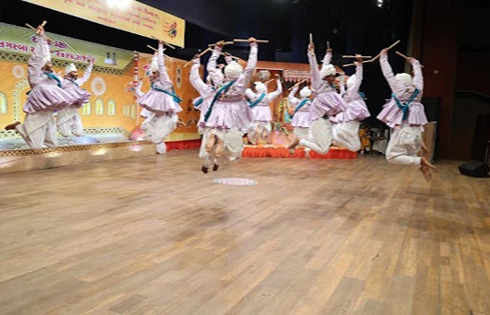 રાજ્યકક્ષાની રાસ-ગરબા સ્પર્ધામાં જામનગરના રાજશક્તિ રાસ મંડળે પ્રથમ ક્રમ મેળવી સમગ્ર સૌરાષ્ટ્રનું ગૌરવ વધાર્યું 2 - image