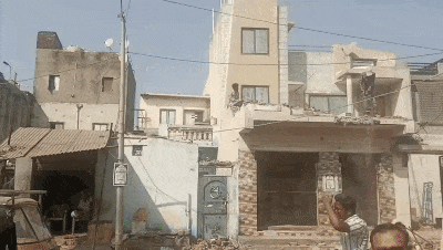 દાયકાઓ જૂના આશ્રયસ્થાનો છીનવાતા લોકો ચોધાર આંસુએ રડ્યા, રાજકોટમાં મેગા ડિમોલિશન વચ્ચે ભાવુક દૃશ્યો 1 - image