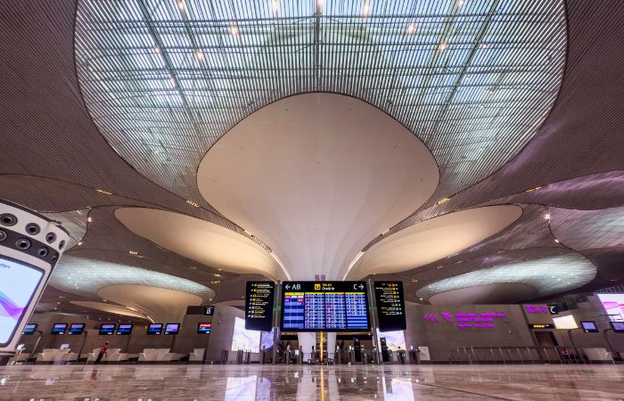 નવી મુંબઈનું કમળના ફૂલના આકારનું અત્યાધુનિક એરપોર્ટ, 8 ઓક્ટોબરે ઉદઘાટન, મુસાફર ક્ષમતા 9 કરોડ 3 - image