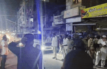 ગોધરા પોલીસ ચોકીમાં તોડફોડનો કેસ: 30ની ધરપકડ, આરોપીને સ્થળ પર લઈ જઈ રિકન્સ્ટ્રક્શન કરાયું 4 - image