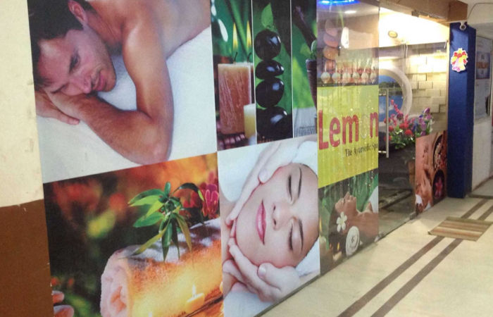 અમદાવાદ: ઇસ્કોન-આંબલી અને આંબાવાડીના બે સ્પામાં દરોડા, બેની ધરપકડ, એક ફરાર 1 - image