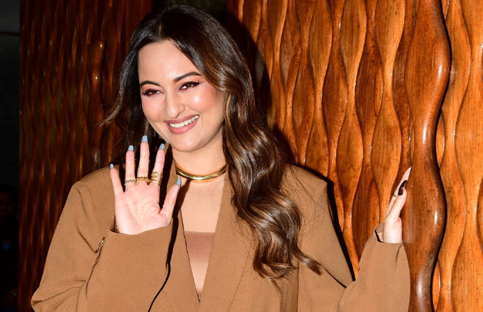 14 કલાકનું કામ 8 કલાકમાં પણ થાય, બોલિવૂડમાં શિફ્ટ વિવાદ મુદ્દે સોનાક્ષીનું દીપીકા પાદુકોણને સમર્થન 1 - image