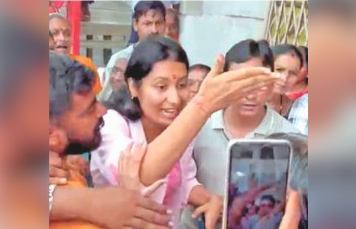 Residents protest at Naroda MLA’s office over sewage overflow issue