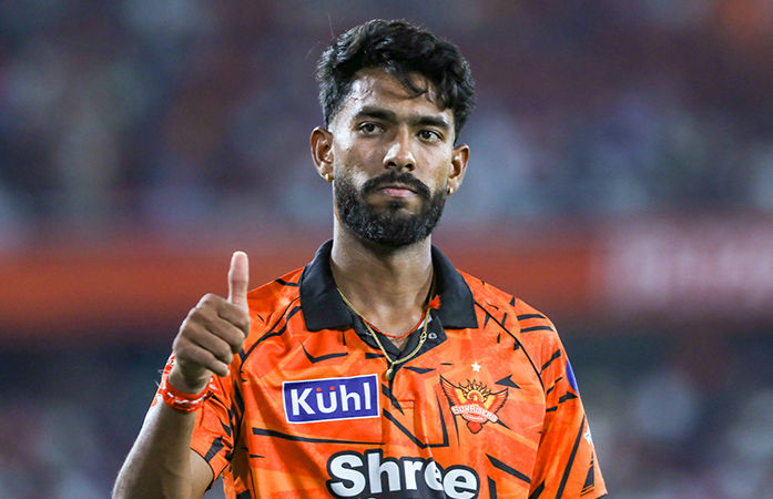 IPL ડેબ્યુની પ્રથમ ઓવરમાં 3 વિકેટ ઝડપનાર વિશ્વનો પ્રથમ બોલર: જાણો કોણ છે પ્રફુલ હિંગે 1 - image