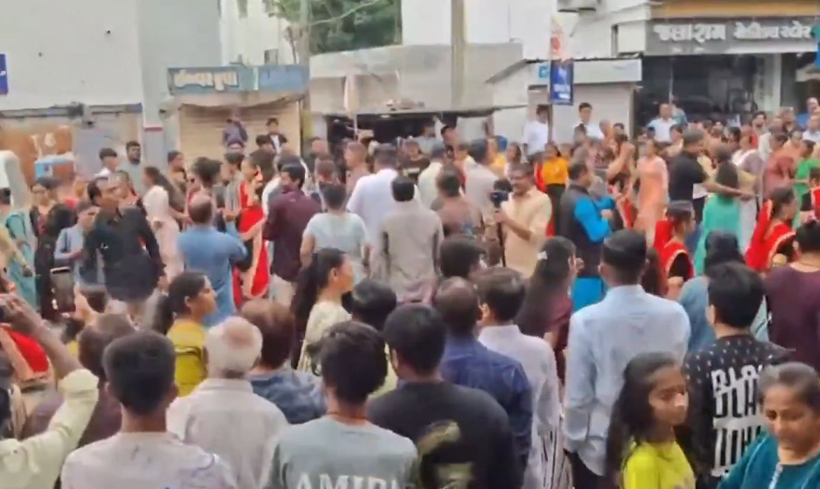 જલારામ બાપાની 226 મી જન્મજયંતિ: વીરપુર સહિત રાજ્યભરમાં ભવ્ય ઉજવણી, ભક્તોનું ઘોડાપુર ઉમટ્યું 3 - image